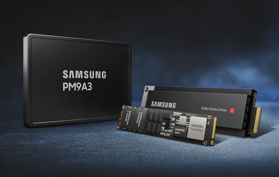 Samsung MZQL27T6HBLA-00A07 PM9A3 7.68TB U.2 NVMe SSD PCIe4.0 x4 2.5 "Pusat Data Perusahaan Solid State Drive